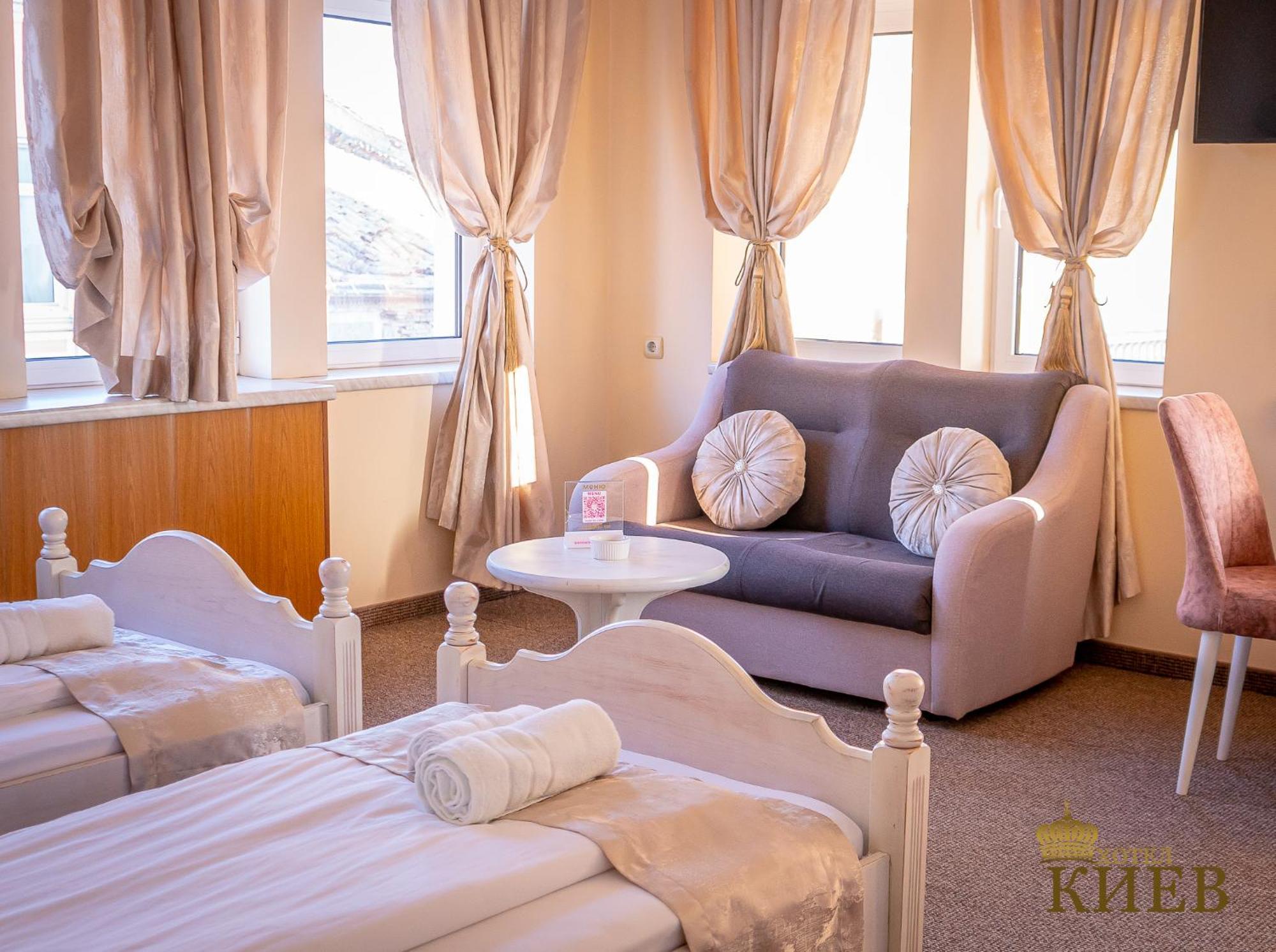 Hotel Kiev Veliko Tărnovo Exteriör bild